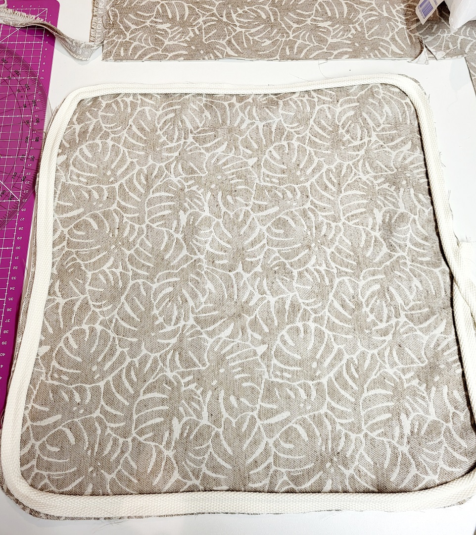 Coussin Décoratif 16" Passepoil Zippé - Tissu Caillou Souk - Marque Clarke & Clarke - Neuf
